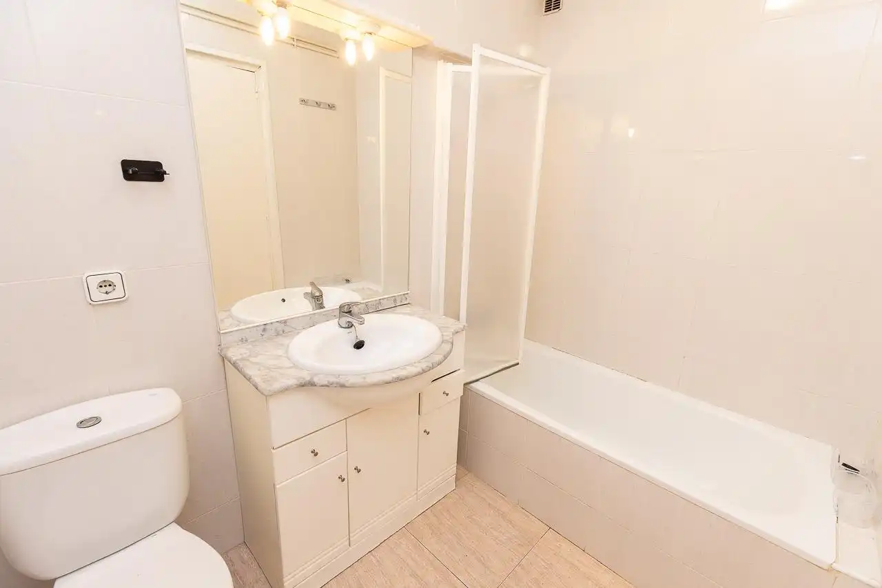 Baño de Piso en venta en Tarragona con Calefacción, Parquet y Terraza