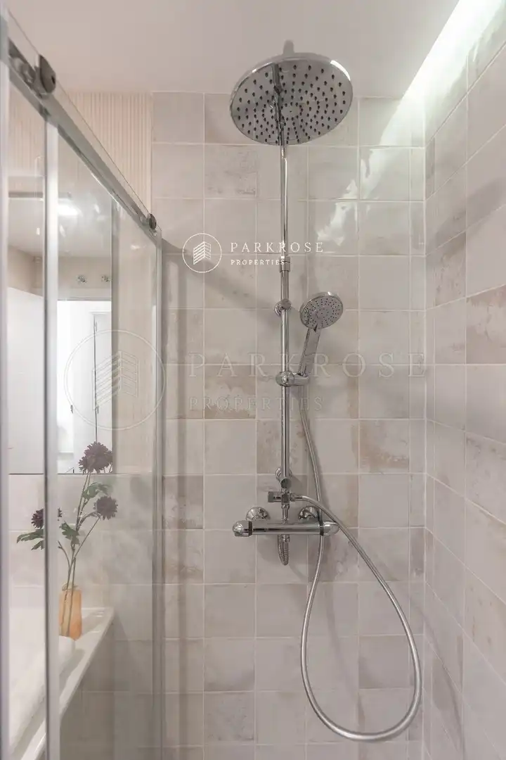 Bathroom of Flat for sale in Madrid  with Air Conditioner, Heating and Terrace