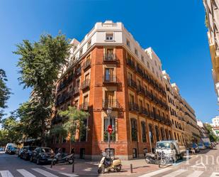 Vista exterior de Pis de lloguer en  Madrid Capital amb Aire condicionat i Balcó