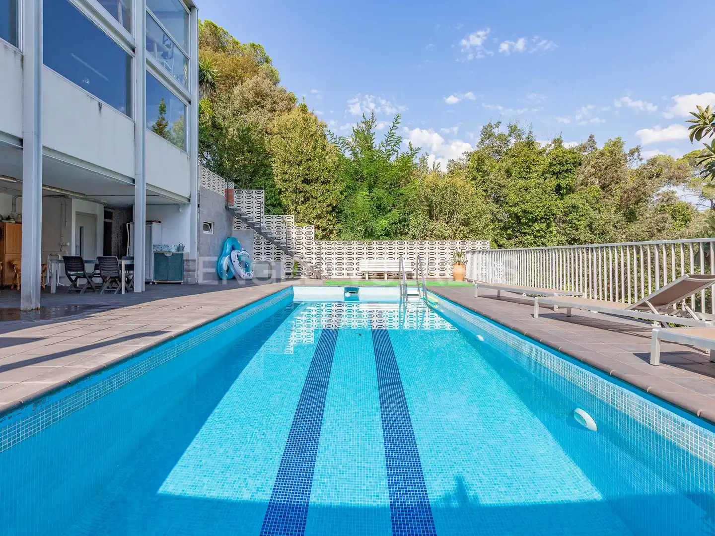 Swimming pool of Houses for sale in Sant Cugat del Vallès  with Air Conditioner, Heating and Private garden
