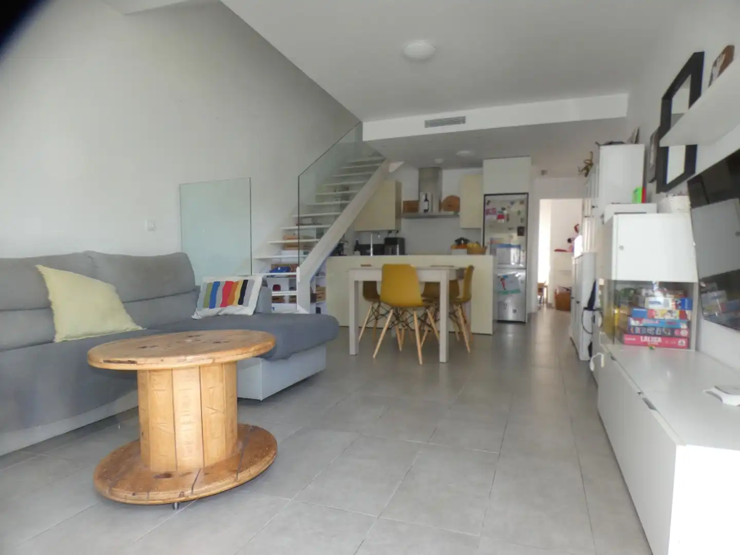 Wohnzimmer von Einfamilien-Reihenhaus zum Verkauf in San Pedro del Pinatar mit Klimaanlage, Privatgarten und Terrasse