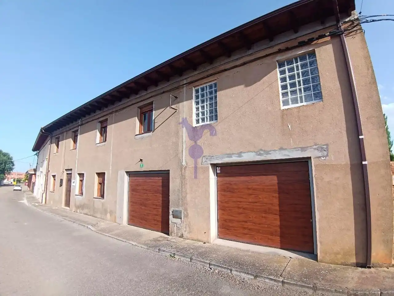 Vista exterior de Casa o xalet en venda en Valverde de la Virgen amb Calefacció i Jardí privat