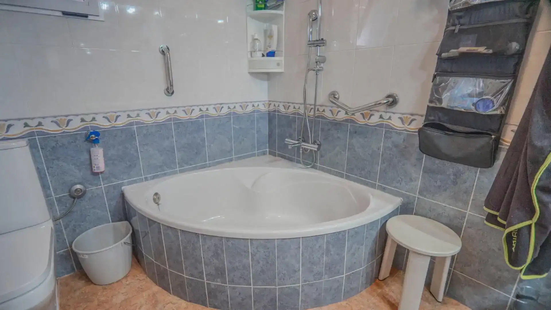 Baño de Piso en venta en Orihuela con Aire acondicionado, Jardín privado y Piscina