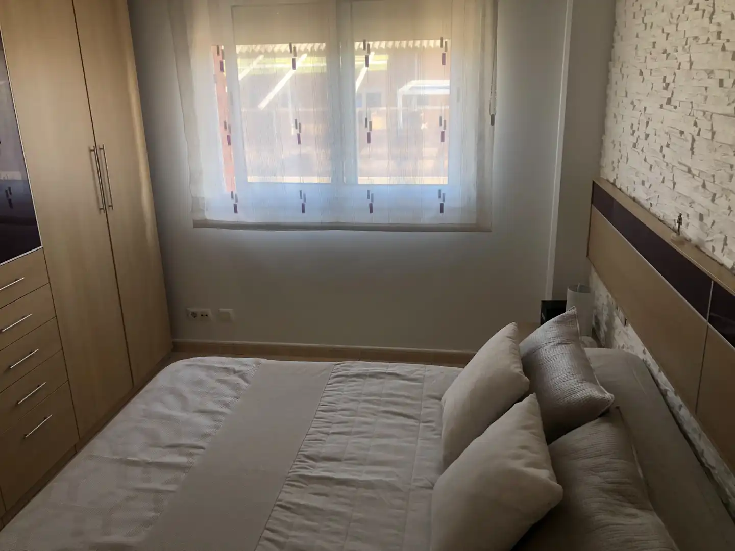 Schlafzimmer von Einfamilien-Reihenhaus zum Verkauf in Banyeres del Penedès mit Klimaanlage, Heizung und Privatgarten