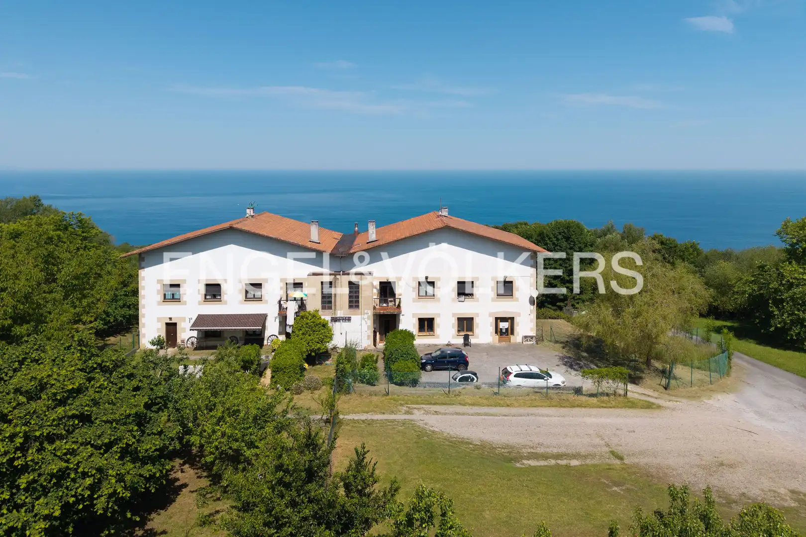 Vista exterior de Casa adosada en venda en Donostia - San Sebastián  amb Calefacció, Jardí privat i Terrassa