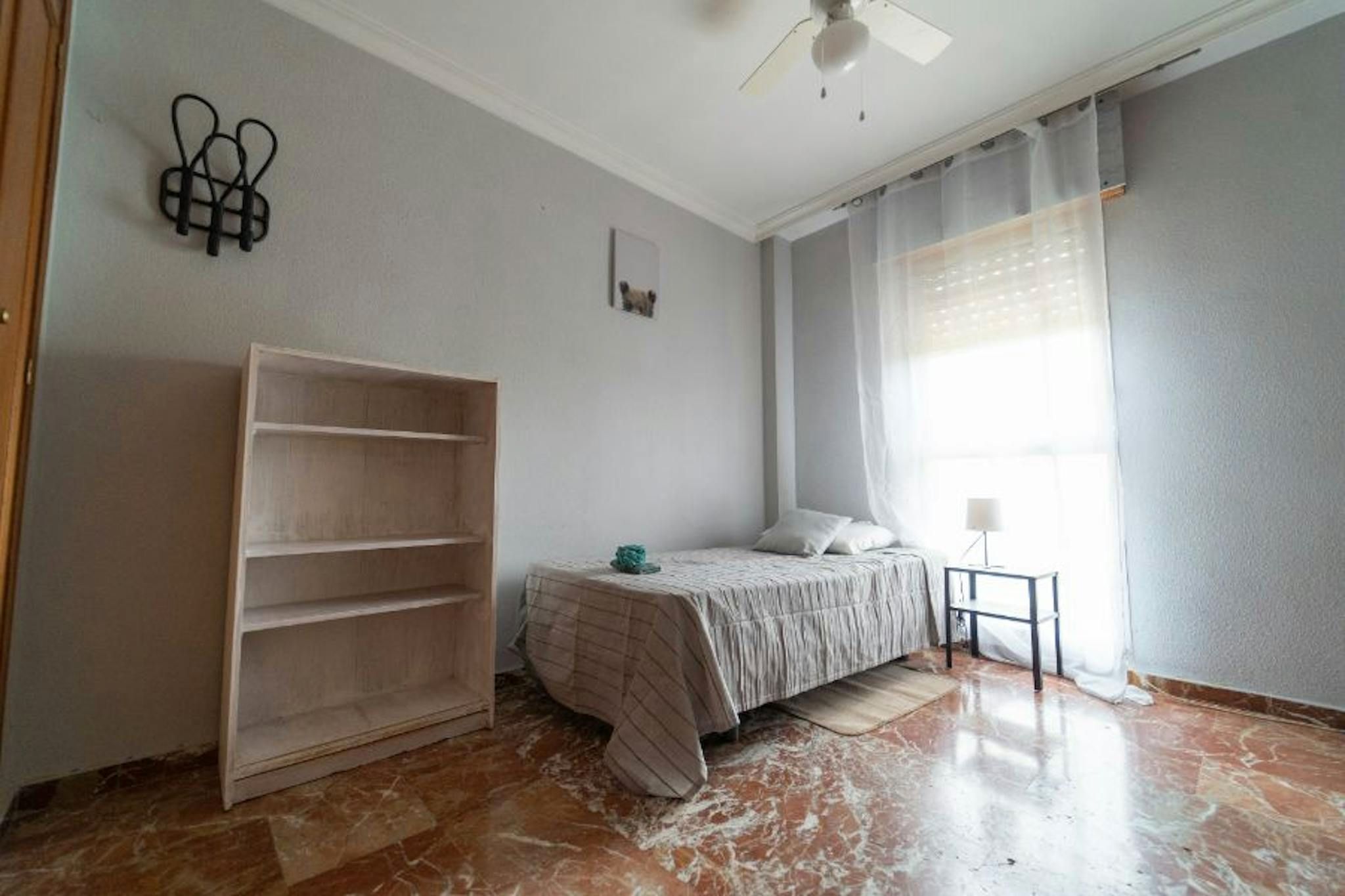 Bedroom of Flat to share in  Sevilla Capital  with Washing machine