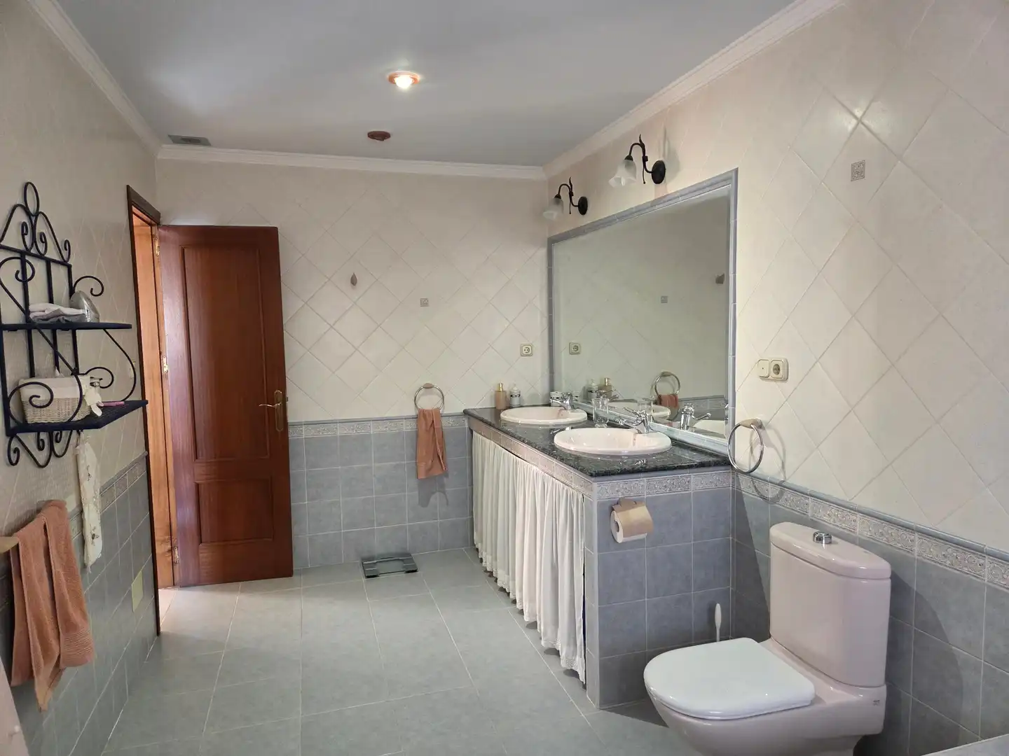 Bathroom of Houses for sale in Málaga  with Air Conditioner, Private garden and Terrace