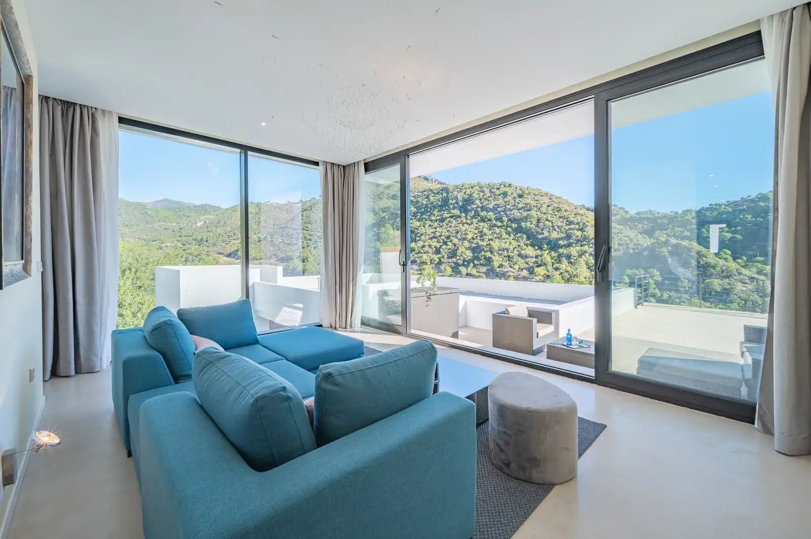 Living room of Houses for sale in Málaga  with Air Conditioner, Terrace and Swimming Pool