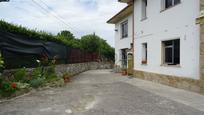 Vista exterior de Casa o xalet en venda en Oviedo  amb Terrassa, Piscina i Balcó