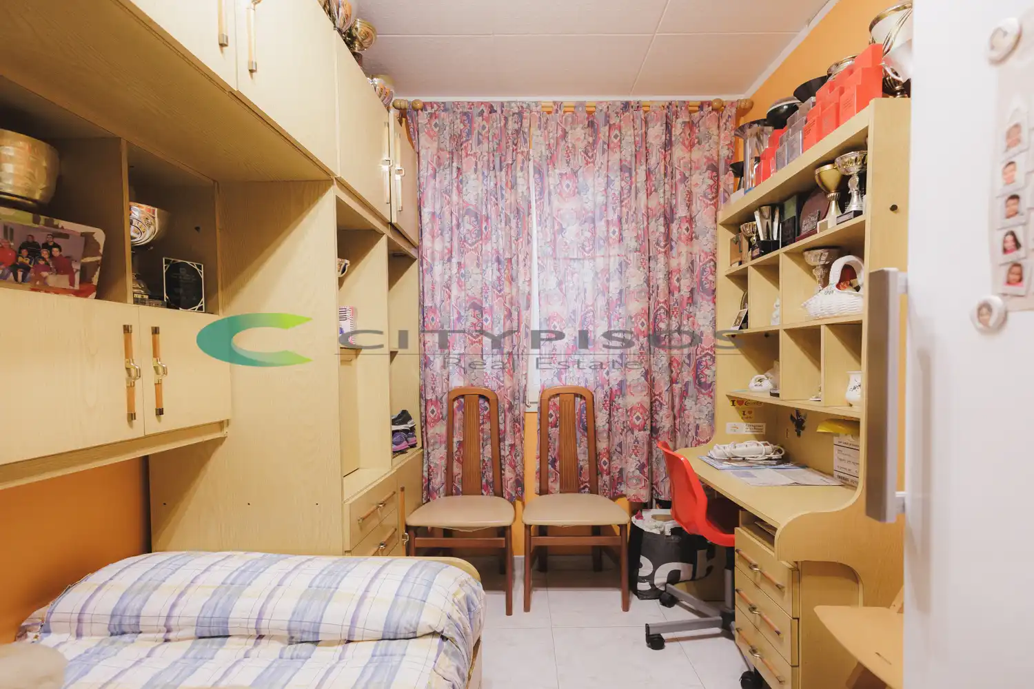 Bedroom of Flat for sale in Barcelona  with Air Conditioner and Oven