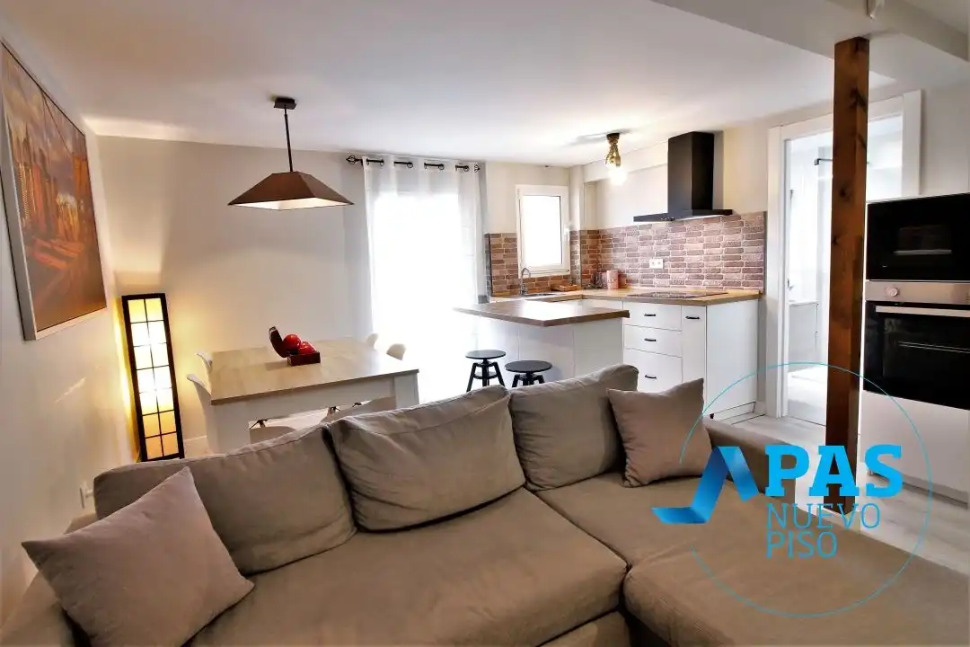 Wohnzimmer von Wohnung zur Miete in Santander mit Balkon