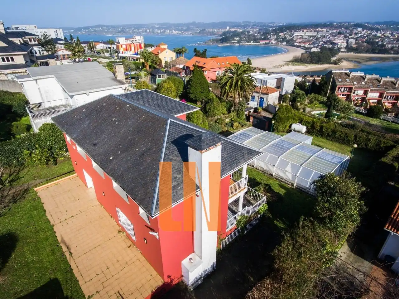Vista exterior de Casa o xalet en venda en A Coruña Capital  amb Calefacció, Jardí privat i Terrassa