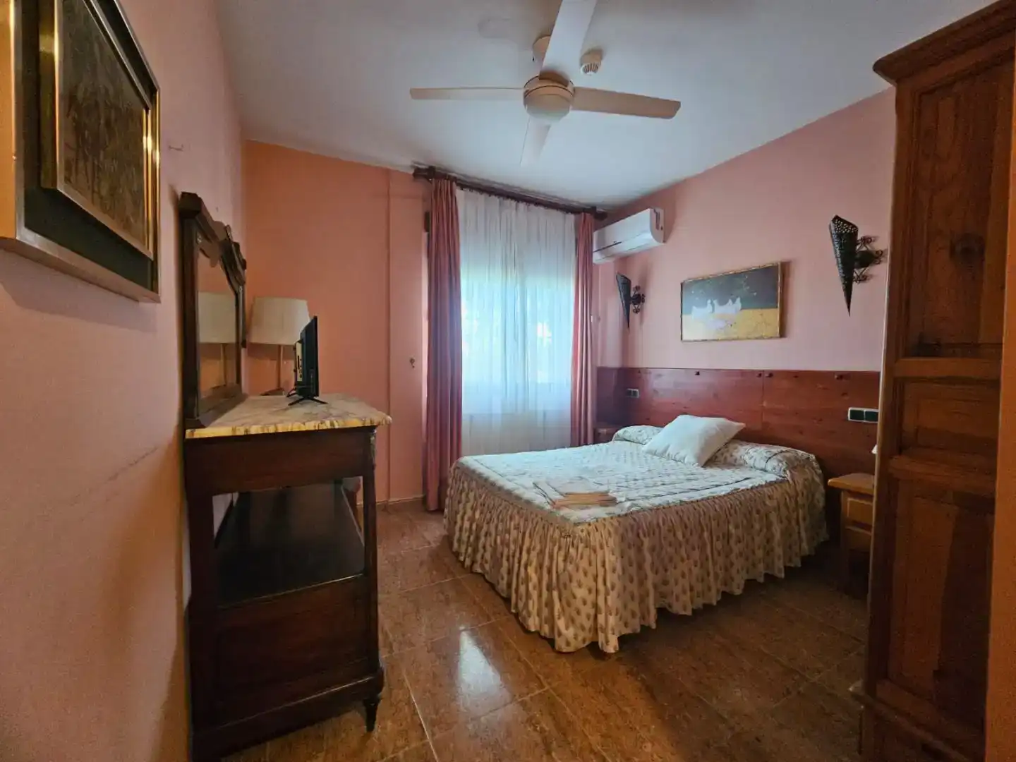 Dormitori de Casa o xalet en venda en Navahermosa amb Aire condicionat, Piscina i Balcó