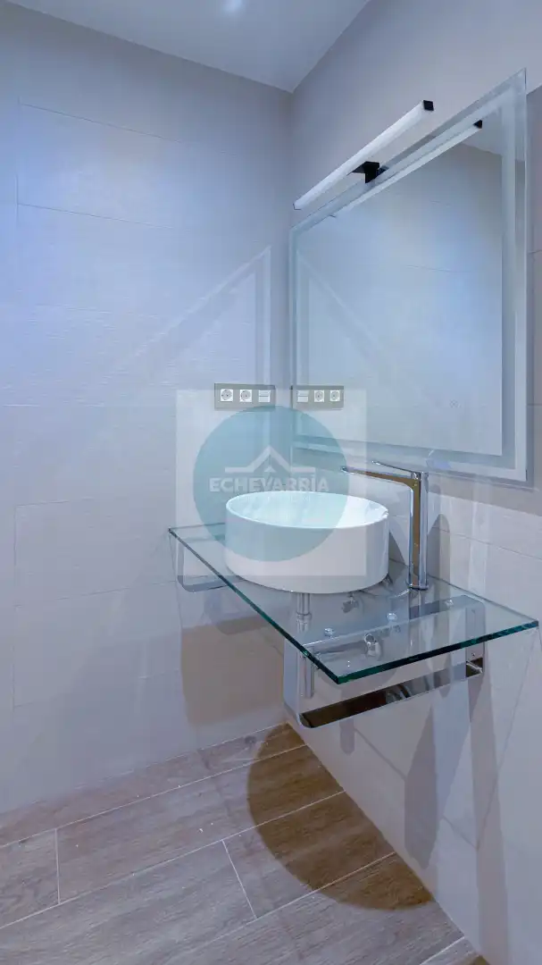 Bathroom of Flat for rent in Madrid  with Air Conditioner, Heating and Terrace