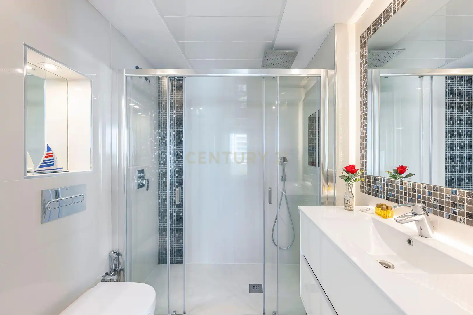 Baño de Dúplex en venta en Marbella con Aire acondicionado, Jardín privado y Trastero