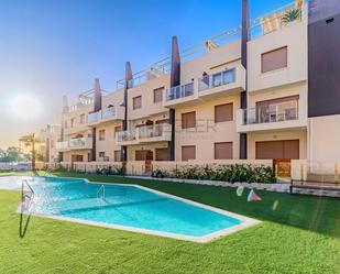 Vista exterior de Àtic en venda en Pilar de la Horadada amb Jardí privat, Terrassa i Balcó