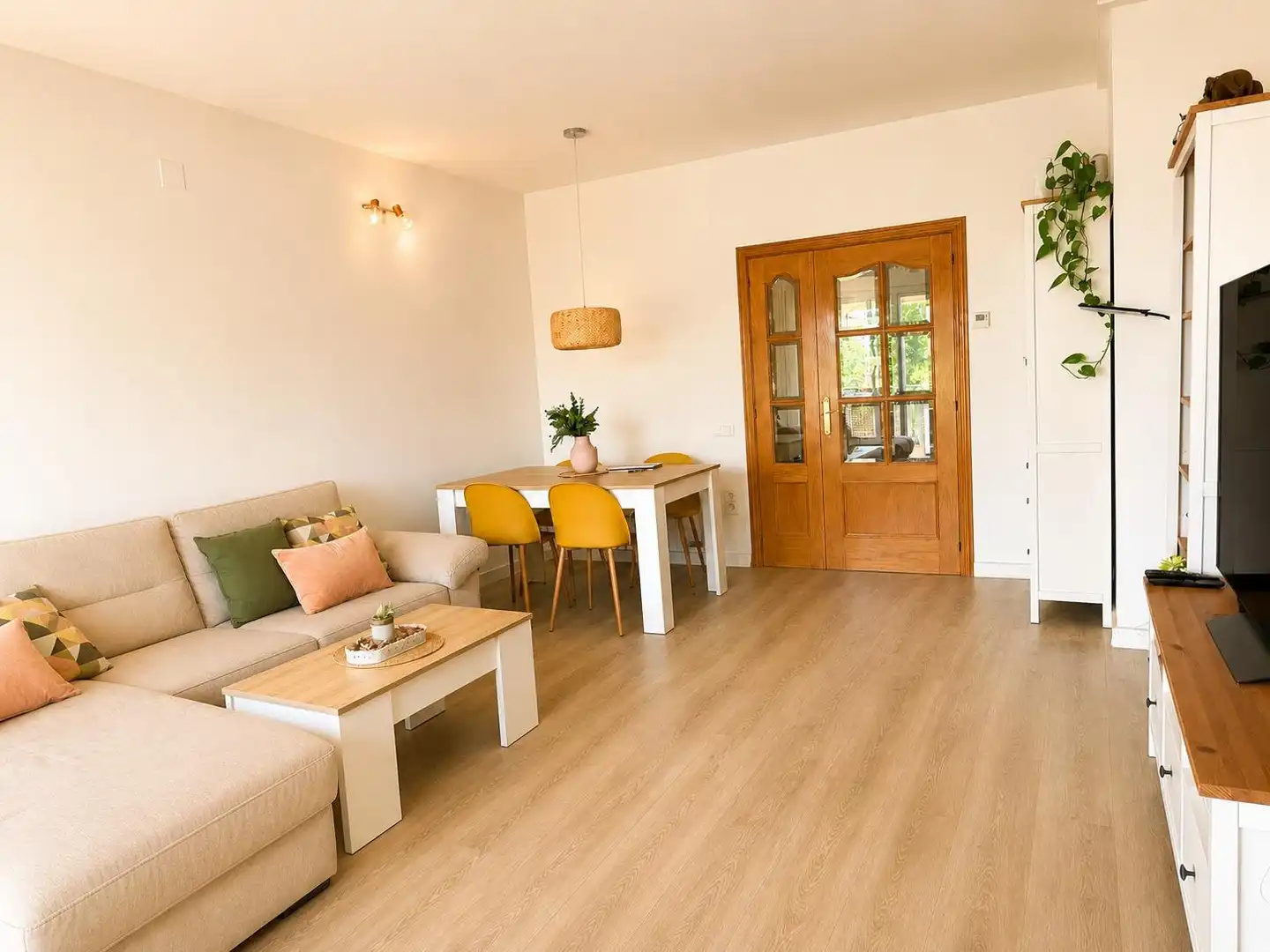 Living room of Flat for sale in Sabadell  with Air Conditioner, Heating and Parquet flooring