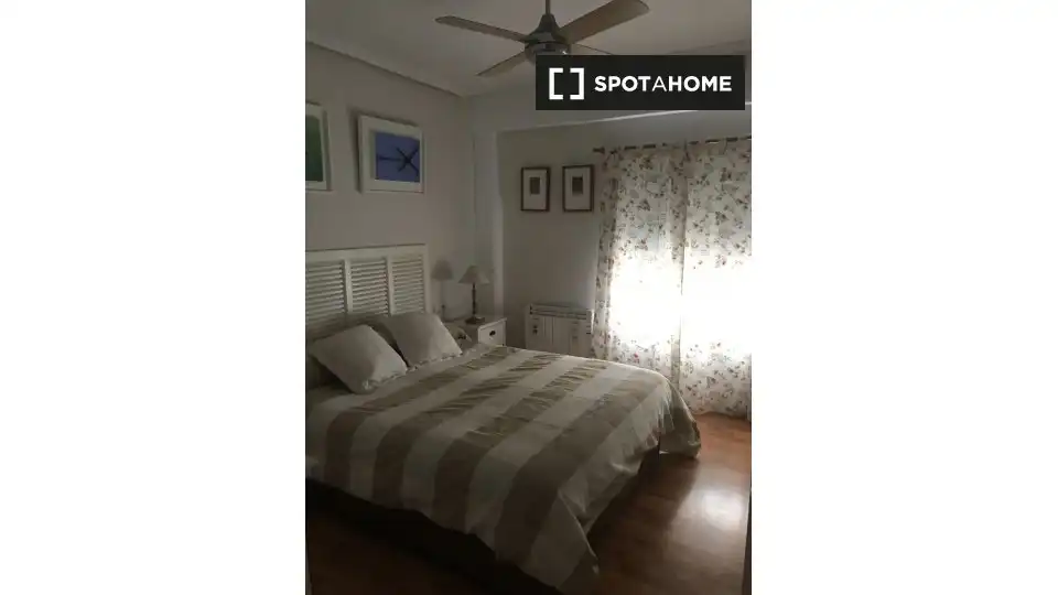 Bedroom of Flat for rent in Valencia  with Air Conditioner, Heating and Furnished