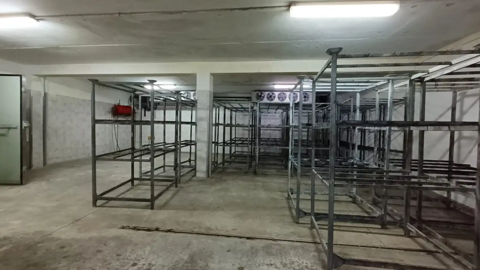 Fabrikhallen zum Verkauf in Tineo