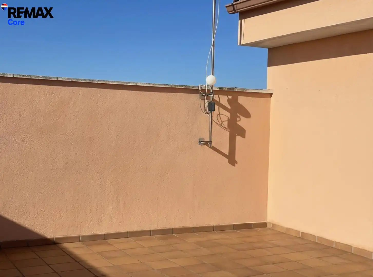 Terrasse von Einfamilien-Reihenhaus zum Verkauf in Montijo mit Klimaanlage, Heizung und Terrasse