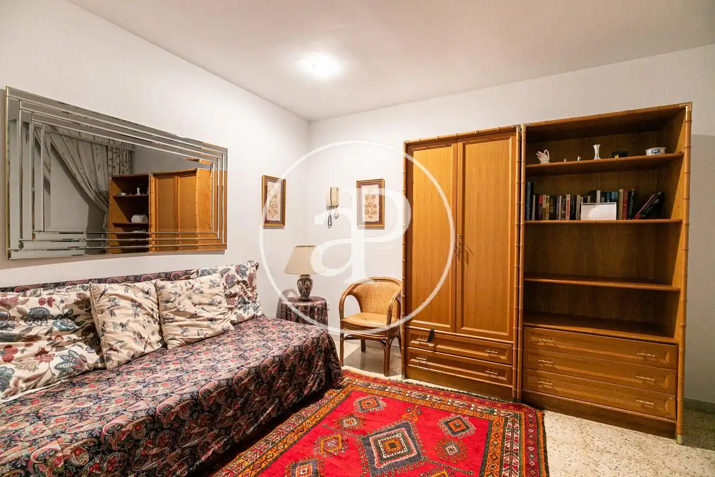 Schlafzimmer von Einfamilien-Reihenhaus zum Verkauf in Barcelona mit Klimaanlage, Heizung und Privatgarten