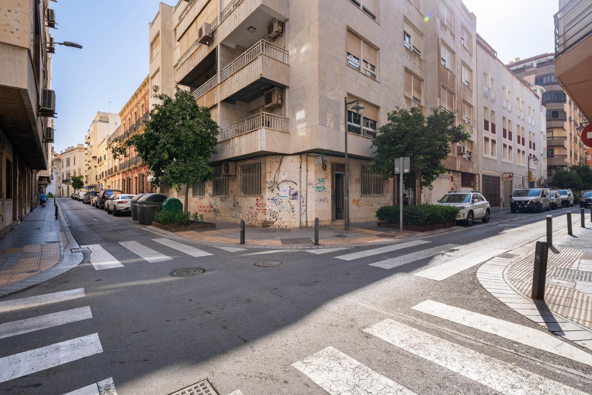 Vista exterior de Local en venda en  Almería Capital