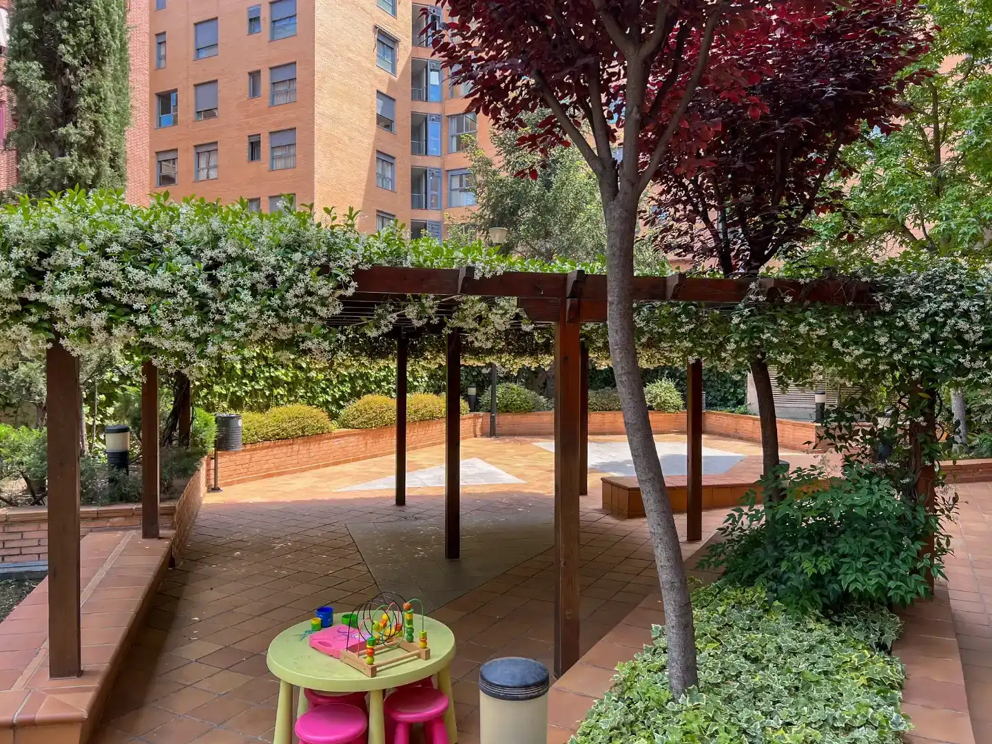 Terrasse von Wohnung zum Verkauf in  Madrid Capital mit Klimaanlage und Schwimmbad