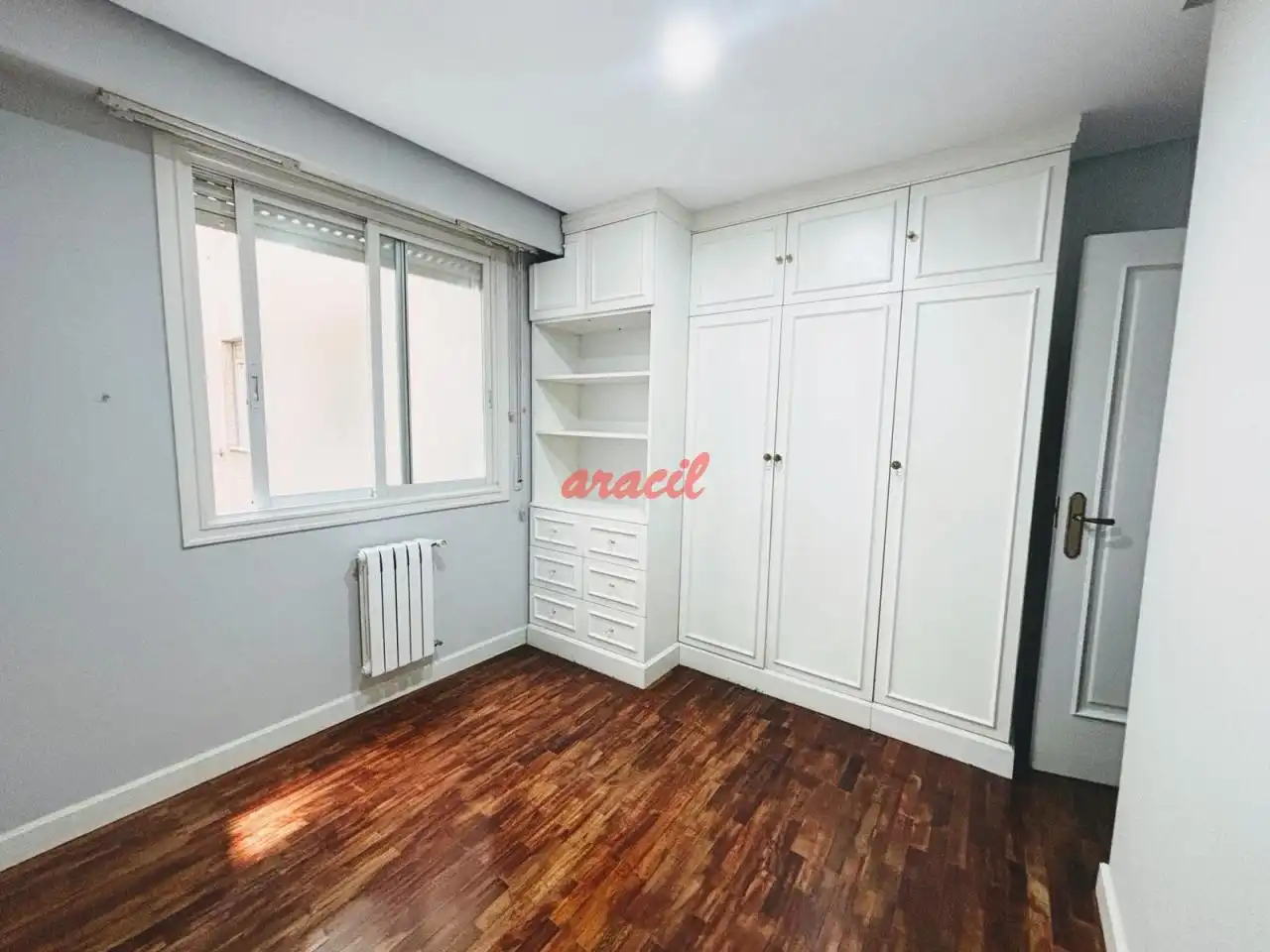 Dormitori de Pis de lloguer en Ourense Capital  amb Calefacció