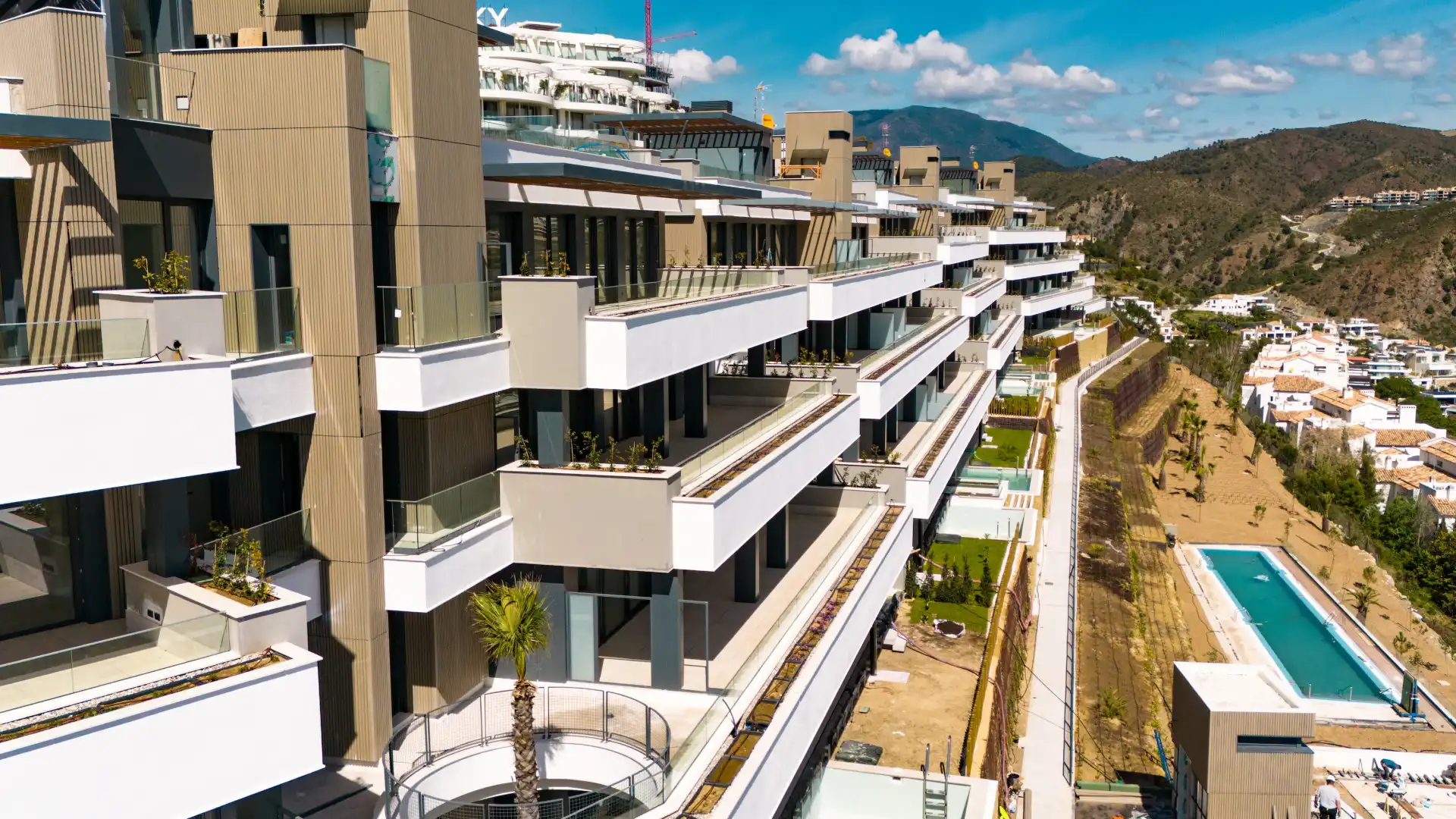 Vista exterior de Planta baixa en venda en Benahavís amb Aire condicionat, Calefacció i Jardí privat