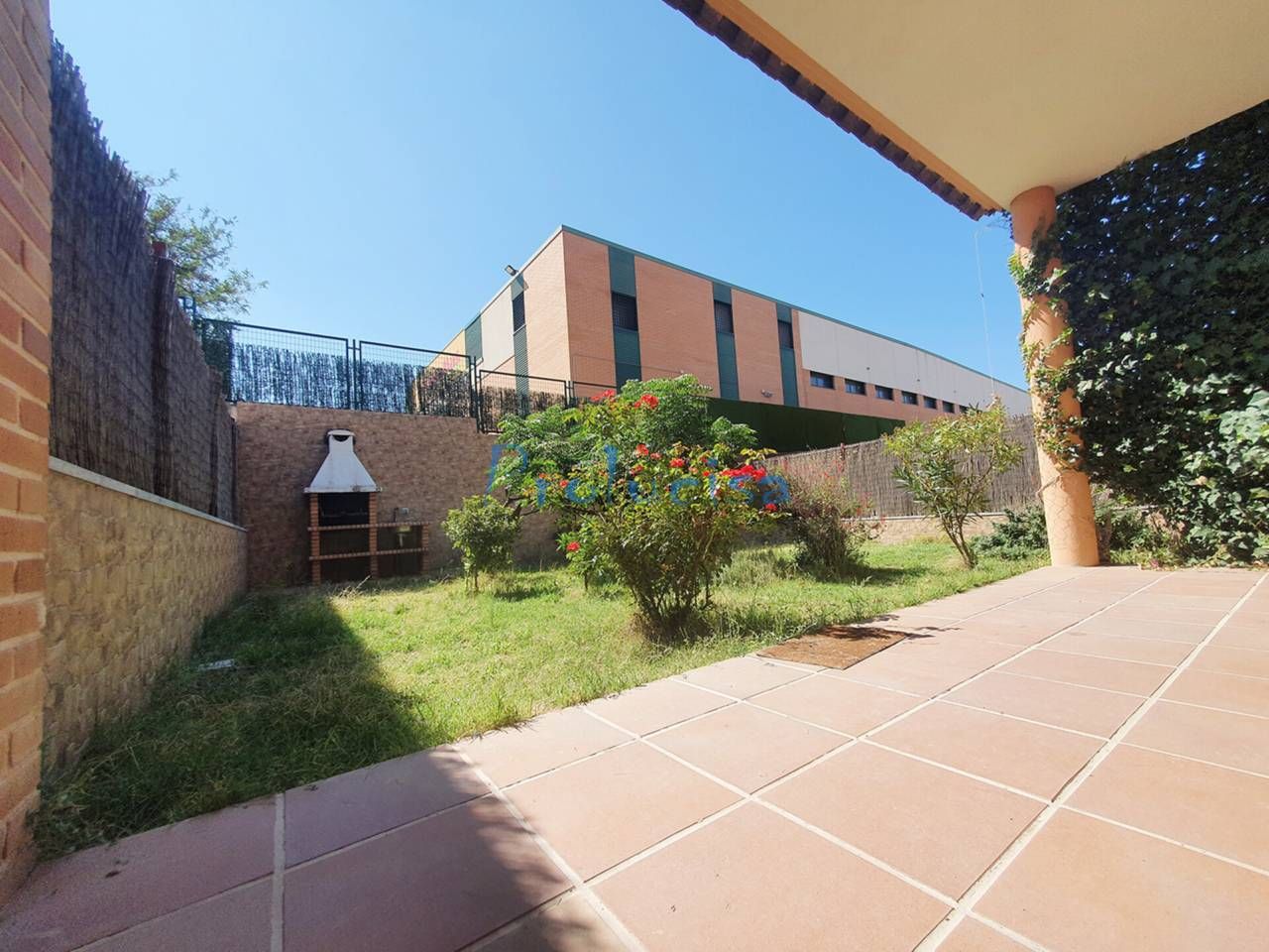 Vista exterior de Casa o xalet en venda en Moraleja de Enmedio amb Aire condicionat, Calefacció i Terrassa