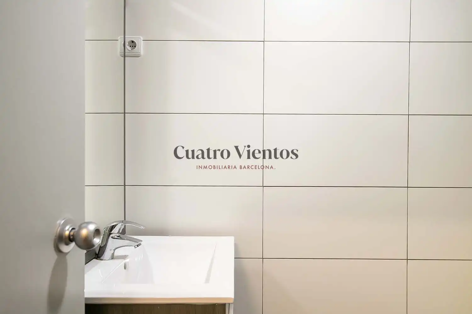Bathroom of Office for sale in Barcelona  with Air Conditioner and Heating
