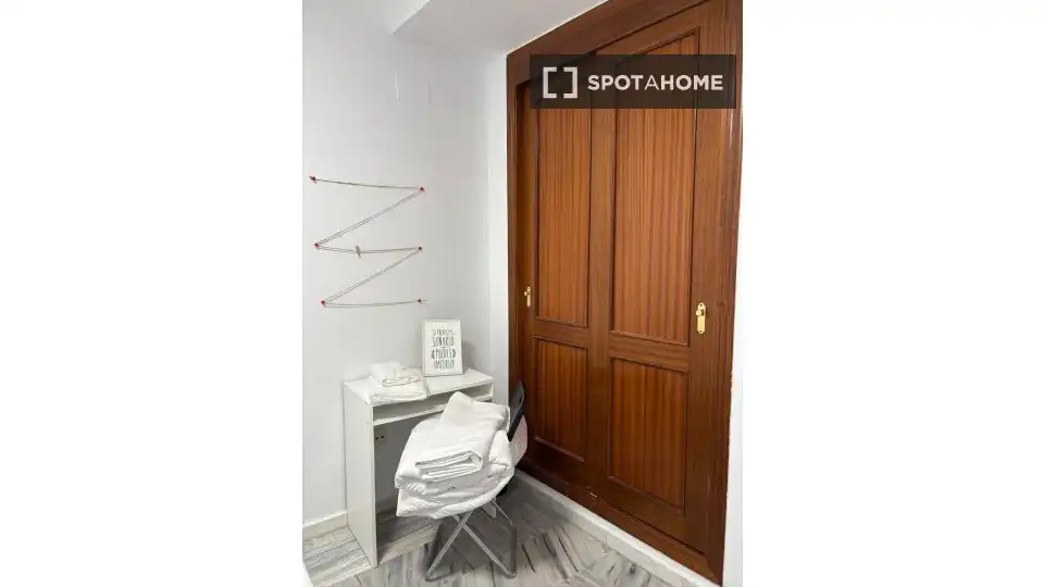Bedroom of Flat for share in Sevilla  with Air Conditioner, Terrace and Furnished