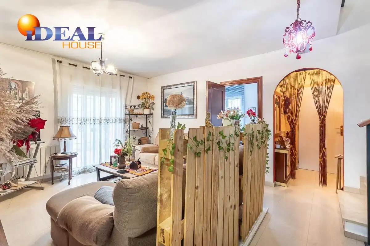 Casa aparellada amb terrassa en venda a Camino CEMENTERIO, imagen 9