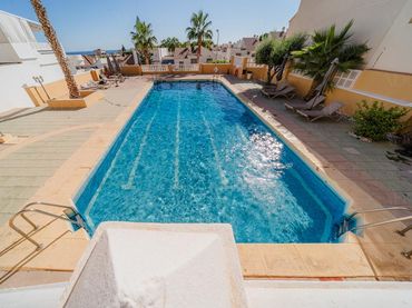 Adossat amb piscina en venda a Calle Roma