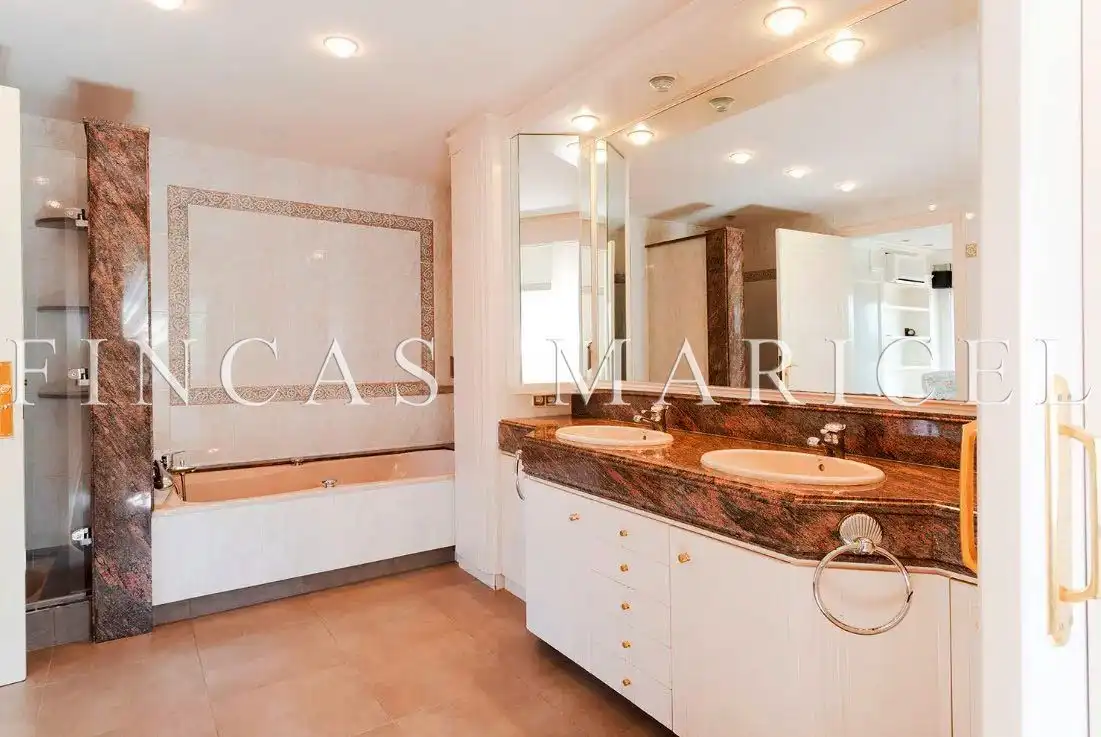 Casa o xalet en venda a Pintor Roig i soler, Can Girona - Terramar - Vinyet
