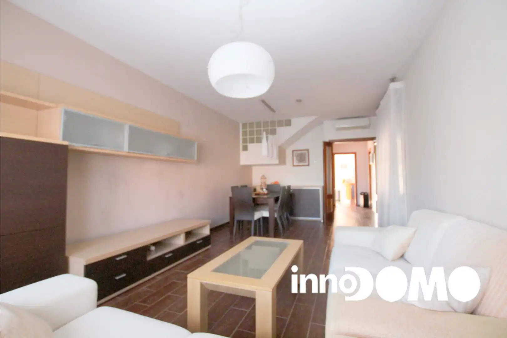 Sala de estar de Casa adosada en venta en Argés con Aire acondicionado, Calefacción y Jardín privado