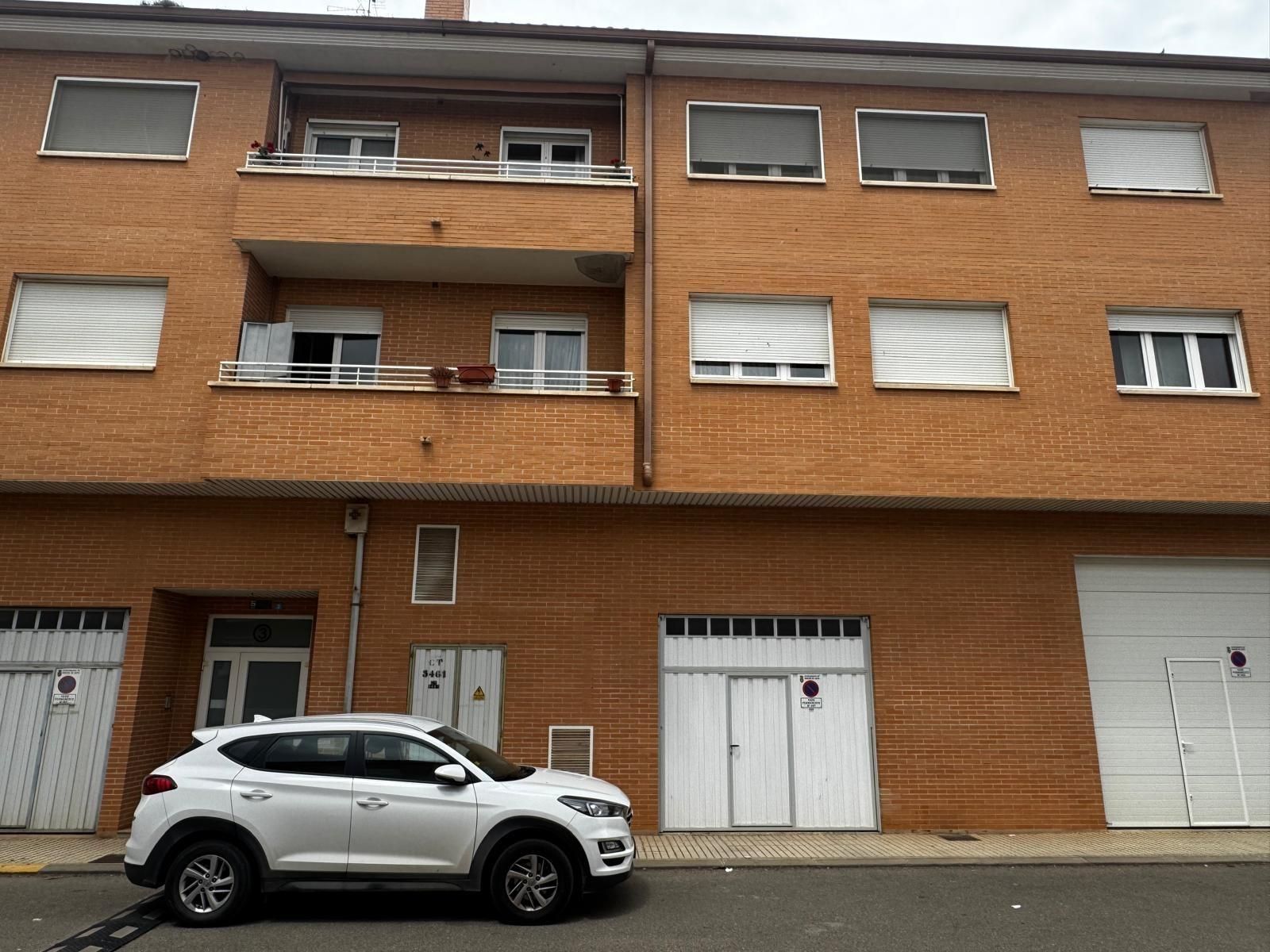 Vista exterior de Pis en venda en Rincón de Soto amb Calefacció, Terrassa i Traster