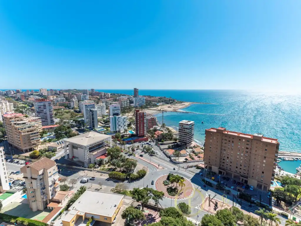 Vista exterior de Àtic en venda en Alicante / Alacant amb Jardí privat, Terrassa i Piscina