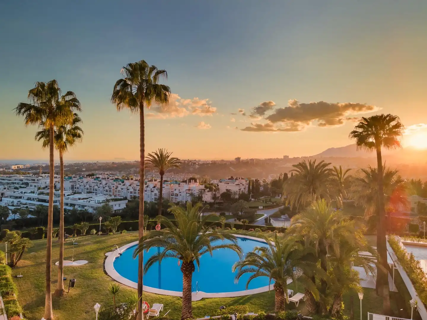 Vista exterior de Apartament en venda en Marbella amb Piscina comunitària
