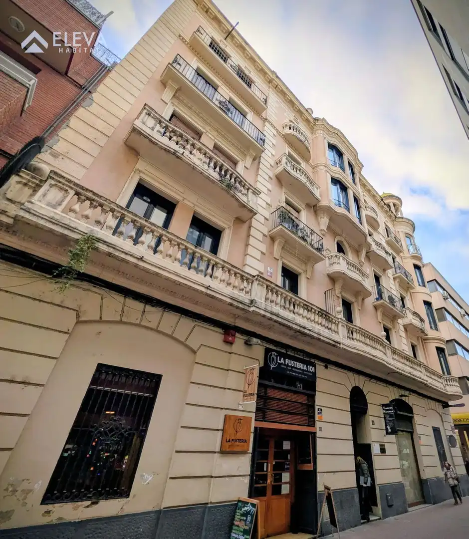 Vista exterior de Edificio en venta en Lleida