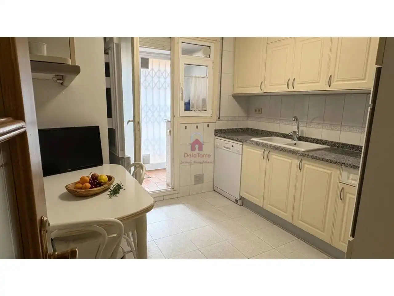 Küche von Wohnung zum Verkauf in Terrassa mit Klimaanlage, Heizung und Balkon