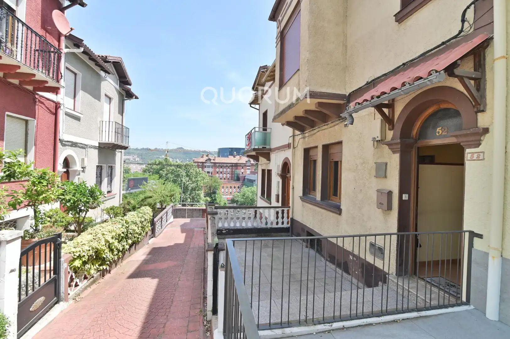 Terrassa de Casa adosada en venda en Bilbao  amb Calefacció, Jardí privat i Terrassa