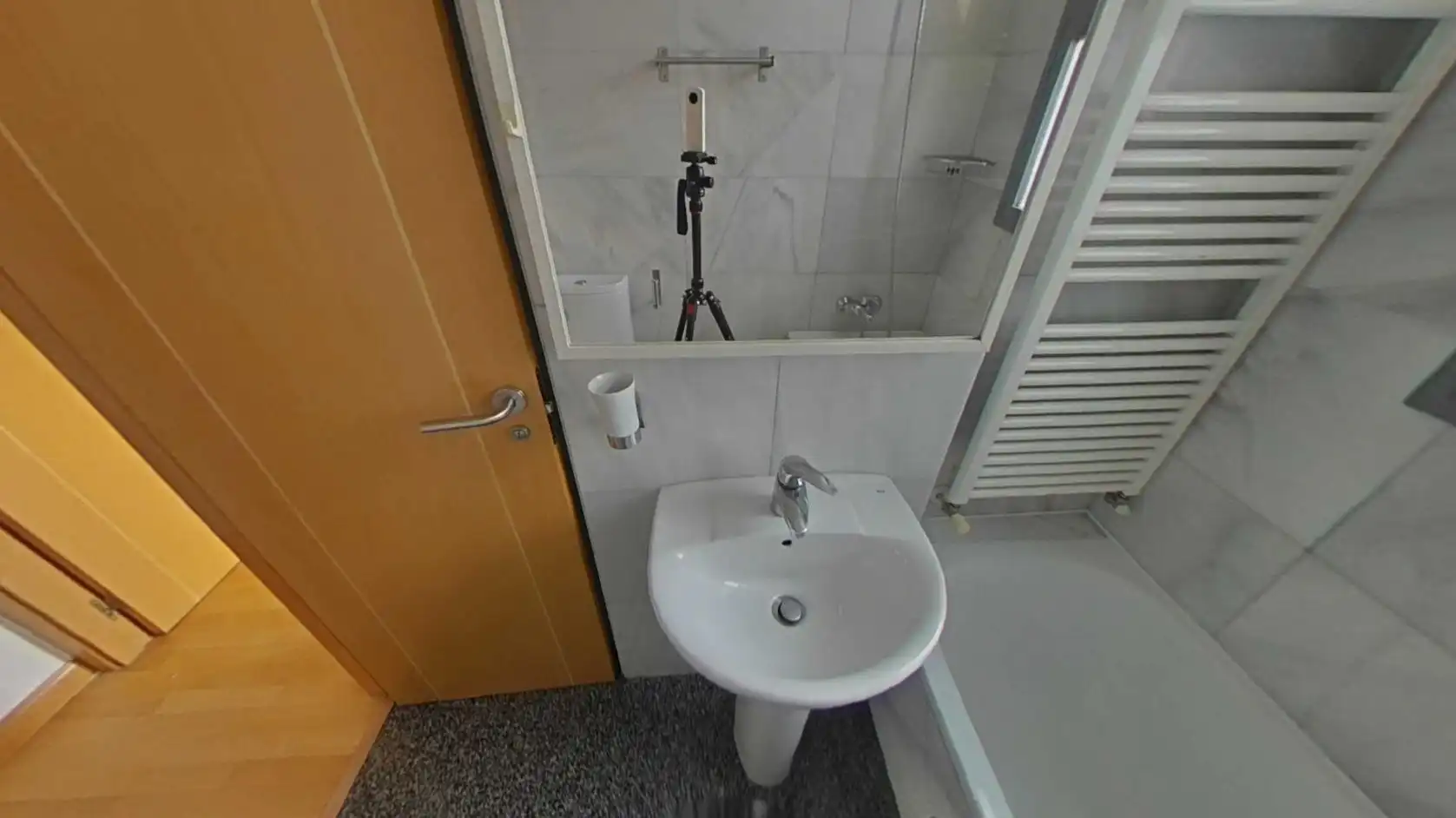 Bathroom of Flat for sale in Madrid  with Air Conditioner, Heating and Storage room