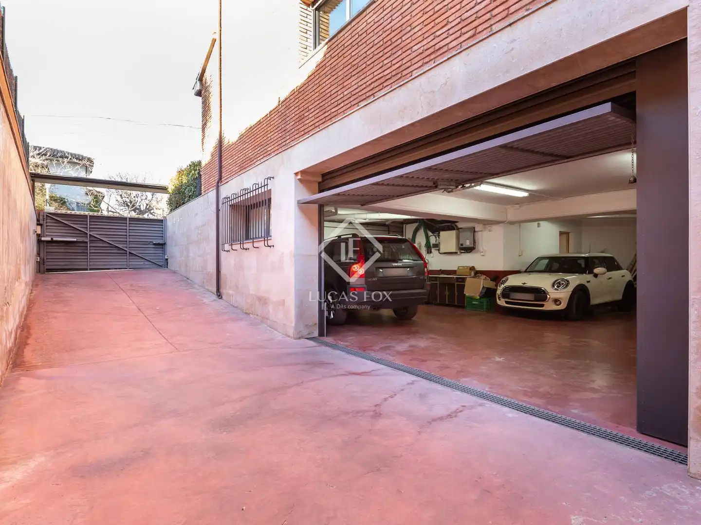 Parking de Casa o chalet en venta en Sant Cugat del Vallès con Aire acondicionado, Calefacción y Jardín privado