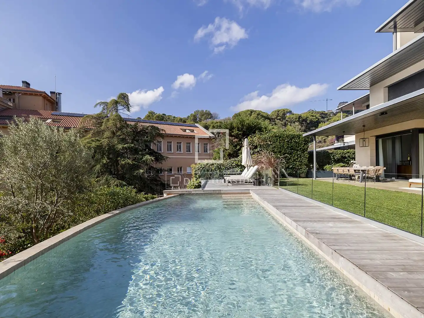 Swimming pool of Houses for rent in Barcelona  with Air Conditioner, Heating and Private garden