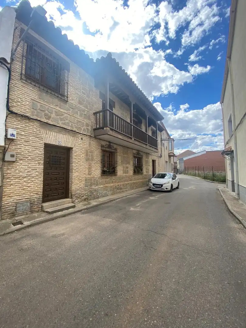 Vista exterior de Piso en venta en Navahermosa con Calefacción, Terraza y Trastero