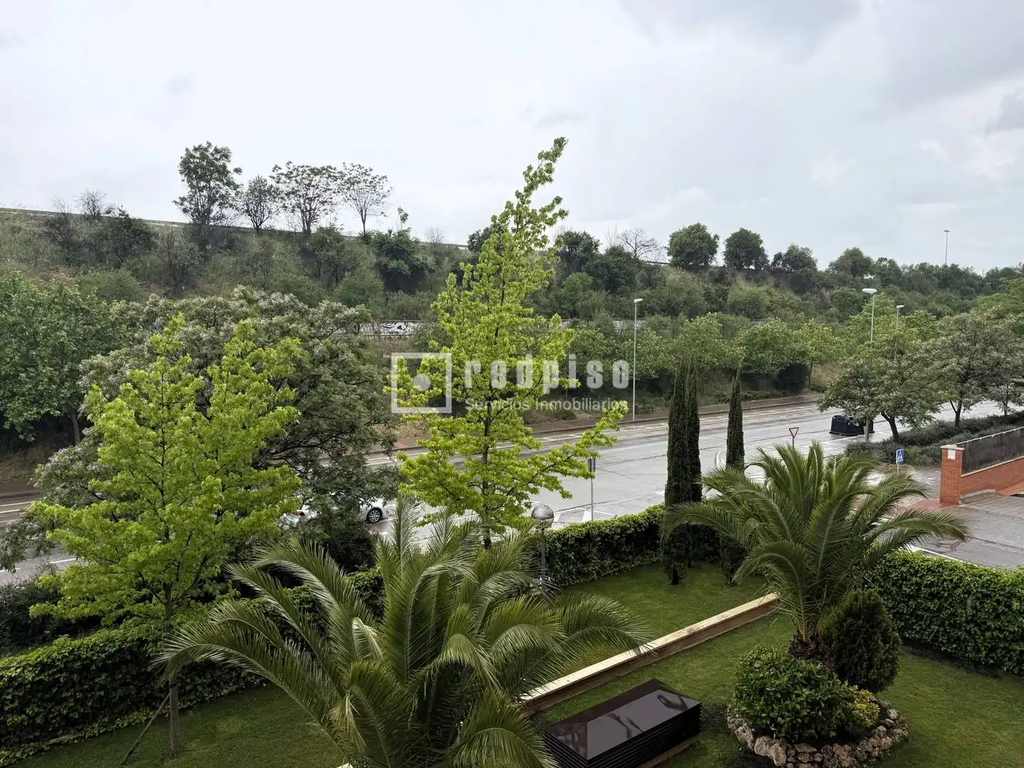 Vista exterior de Pis en venda en Madrid amb Calefacció, Jardí privat i Traster