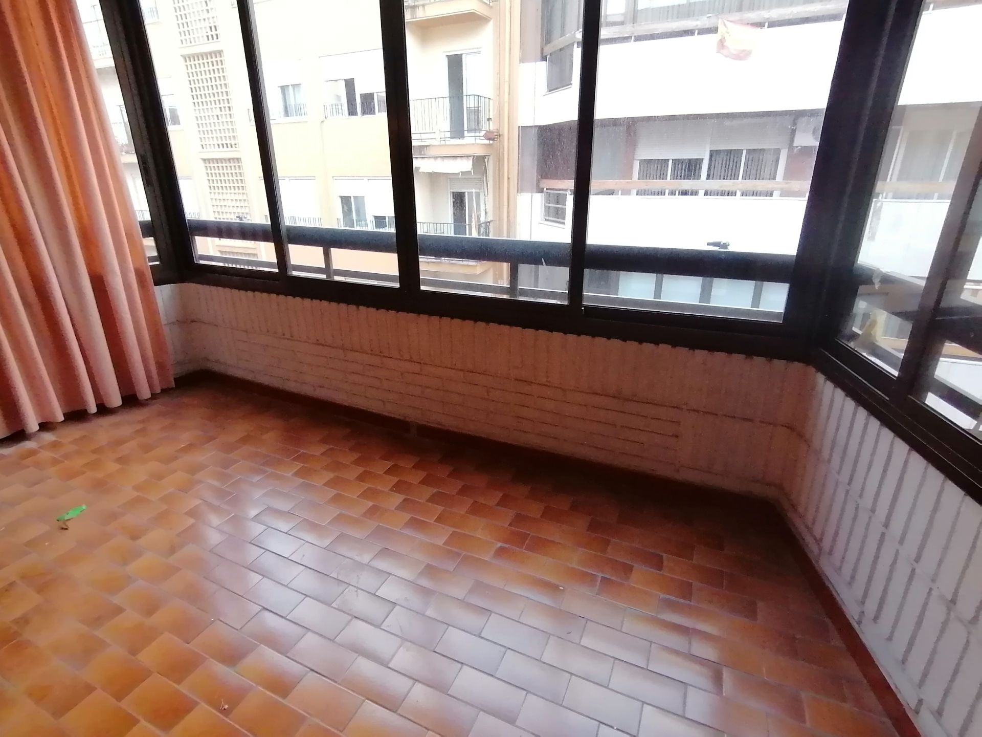 Piso en venta en Carrer Italia, 30, Ensanche - Diputación, Centro