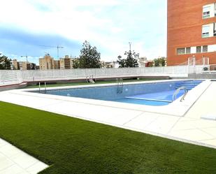Piscina de Pis en venda en Alicante / Alacant amb Aire condicionat, Calefacció i Jardí privat