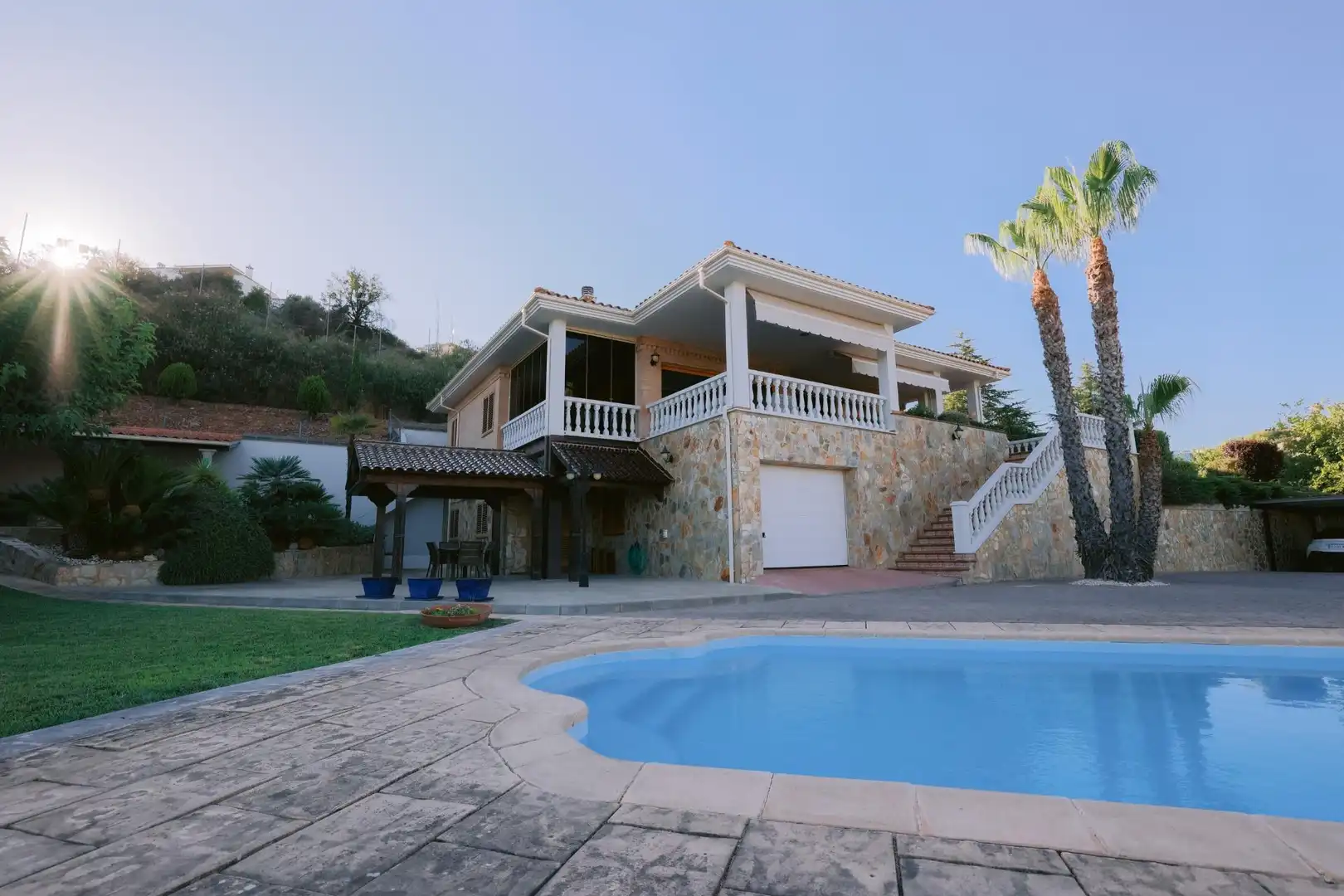 Vista exterior de Casa o xalet en venda en Medellín amb Terrassa, Traster i Piscina